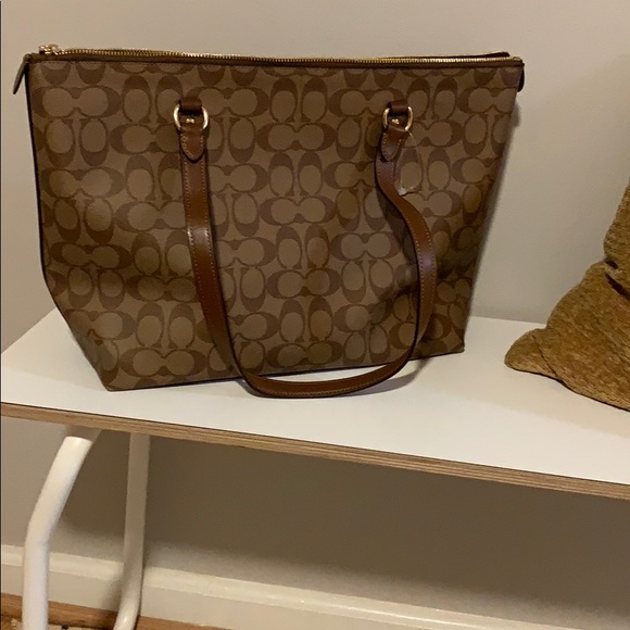 Brand New Coach Purse / standard size - Picture 5 of 6